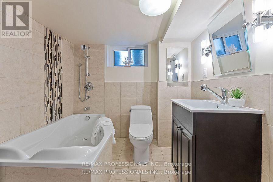 10 WOODBURY PLACE Image 33