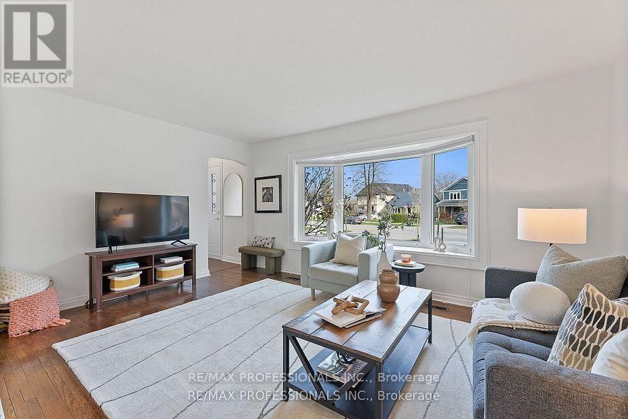 10 WOODBURY PLACE Image 6