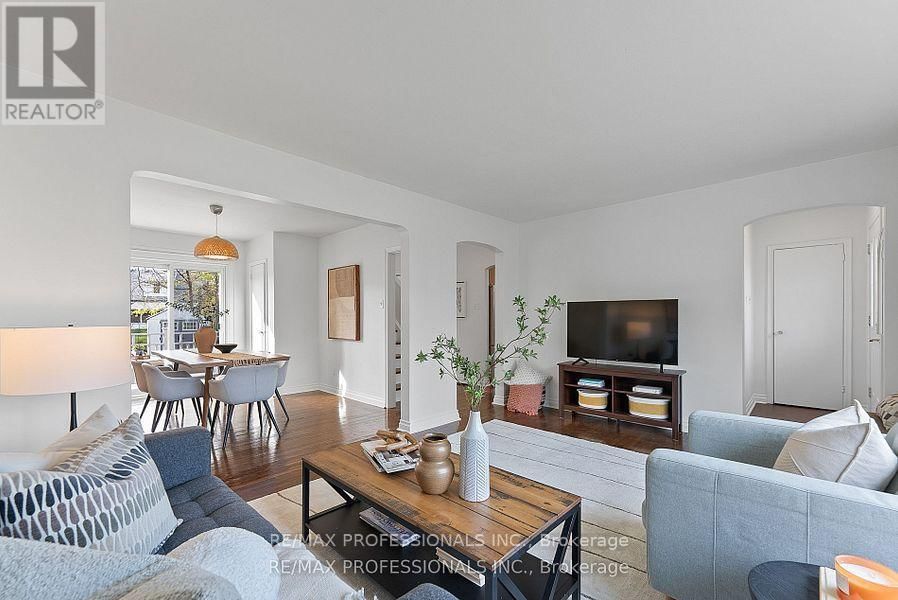 10 WOODBURY PLACE Image 7