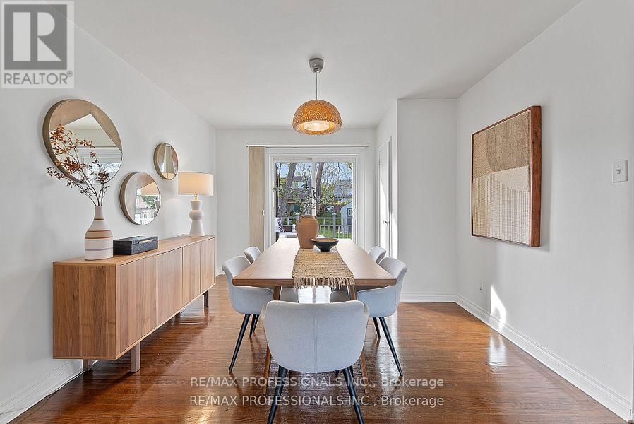 10 WOODBURY PLACE Image 8