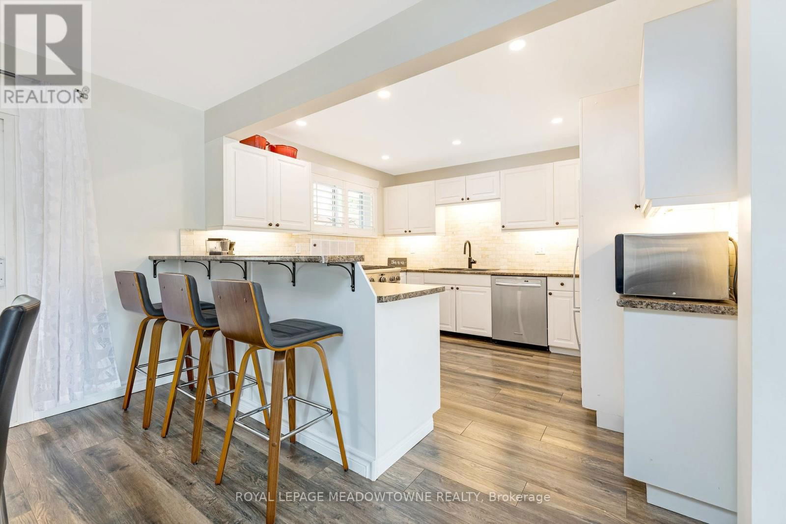 13 GOWER COURT Image 10