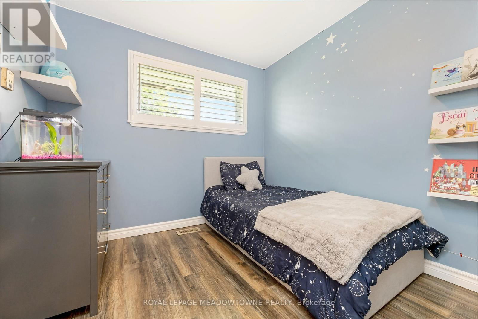 13 GOWER COURT Image 16