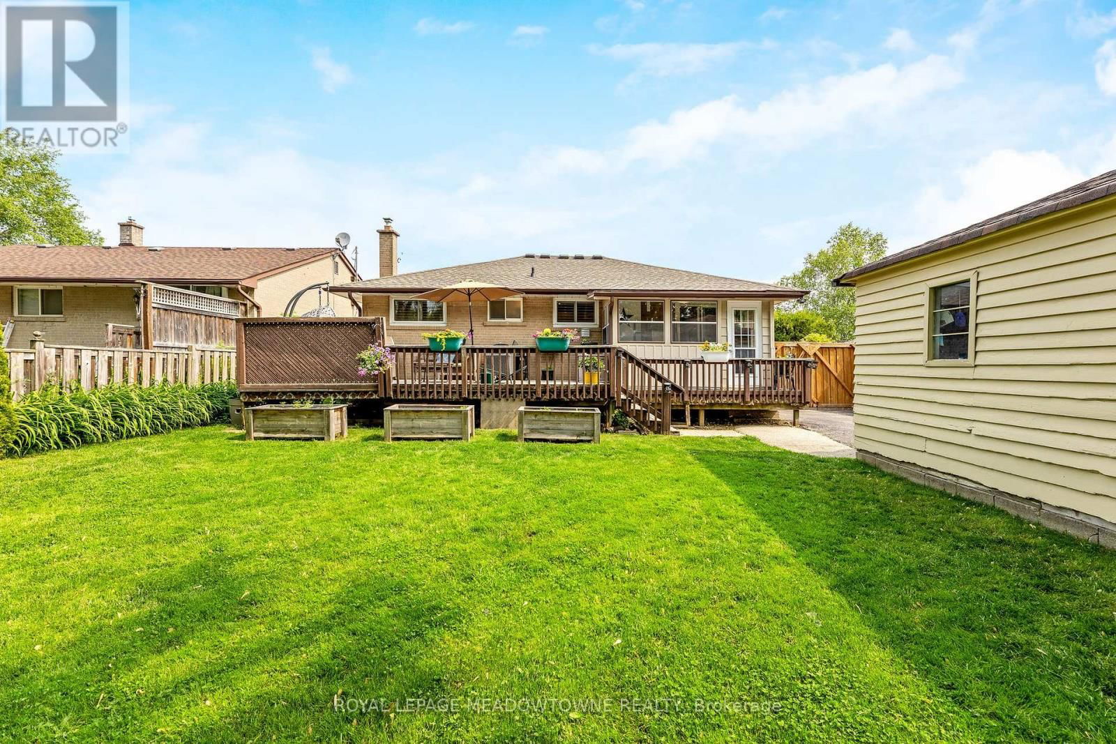 13 GOWER COURT Image 30