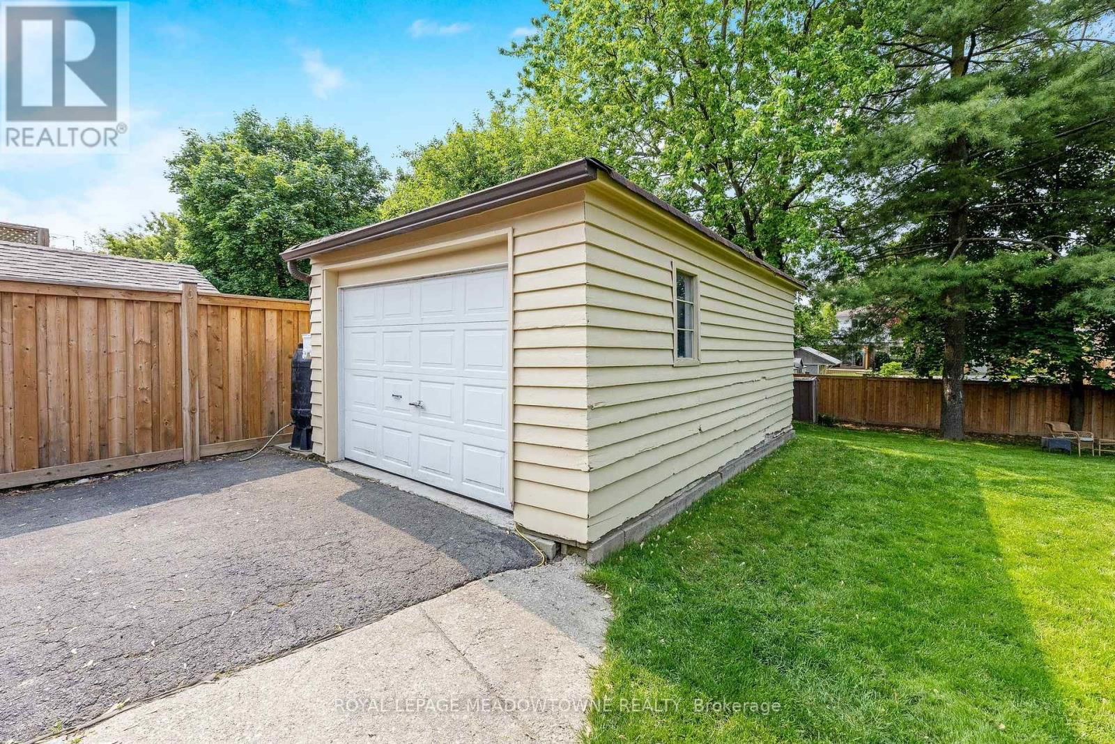 13 GOWER COURT Image 31