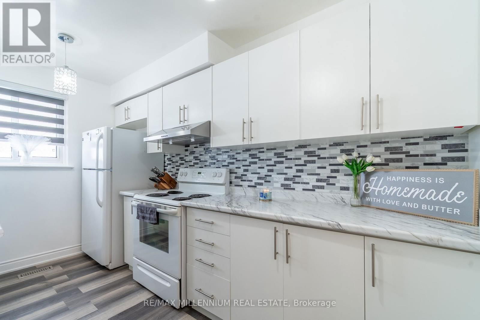 52 VILLAGE COURT Image 11