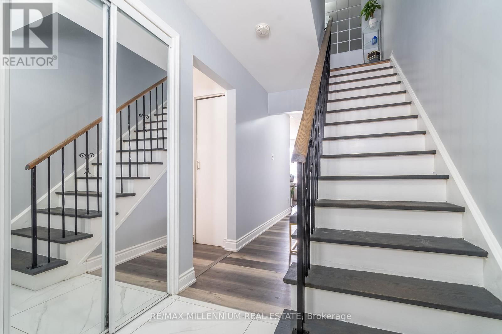 52 VILLAGE COURT Image 3