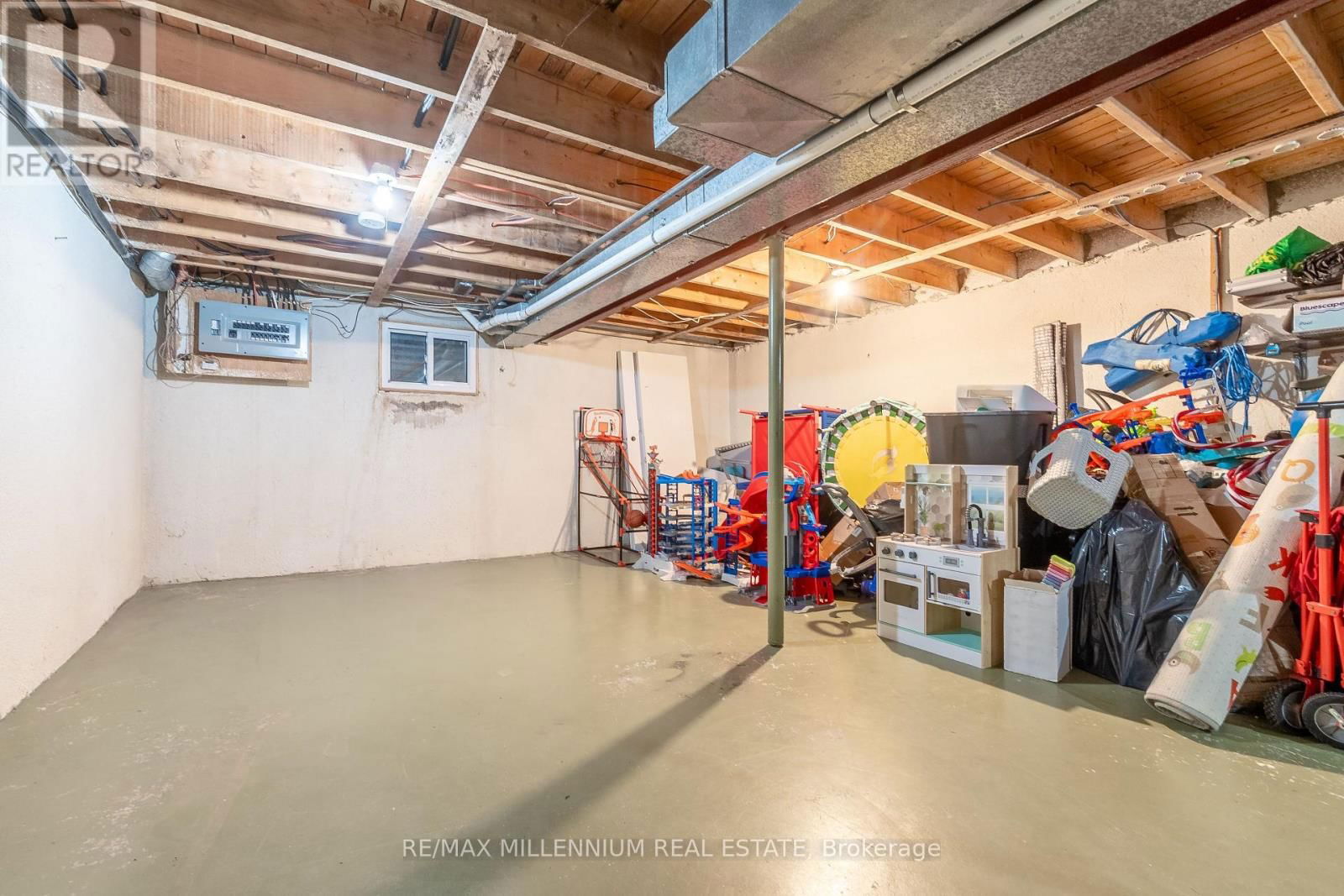 52 VILLAGE COURT Image 31