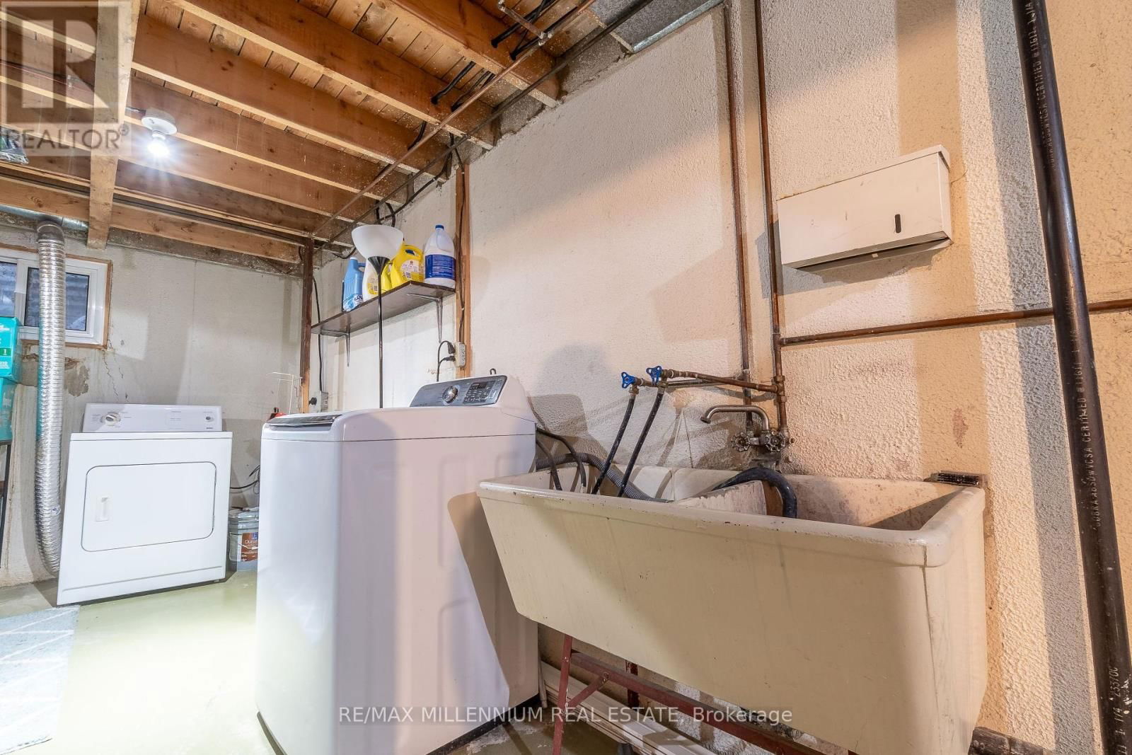 52 VILLAGE COURT Image 33