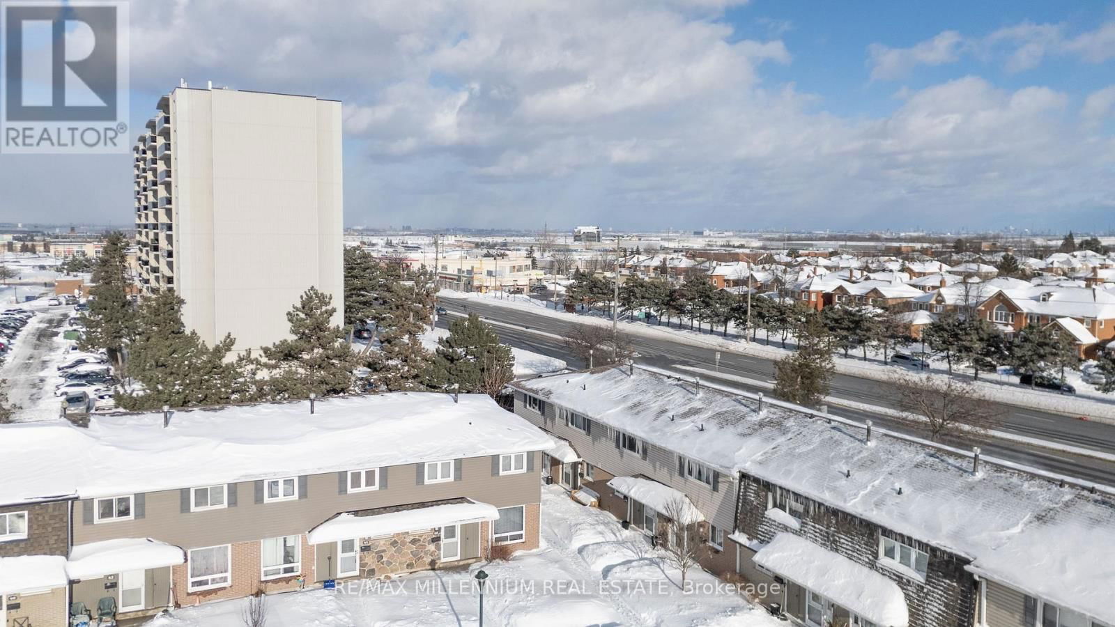 52 VILLAGE COURT Image 36