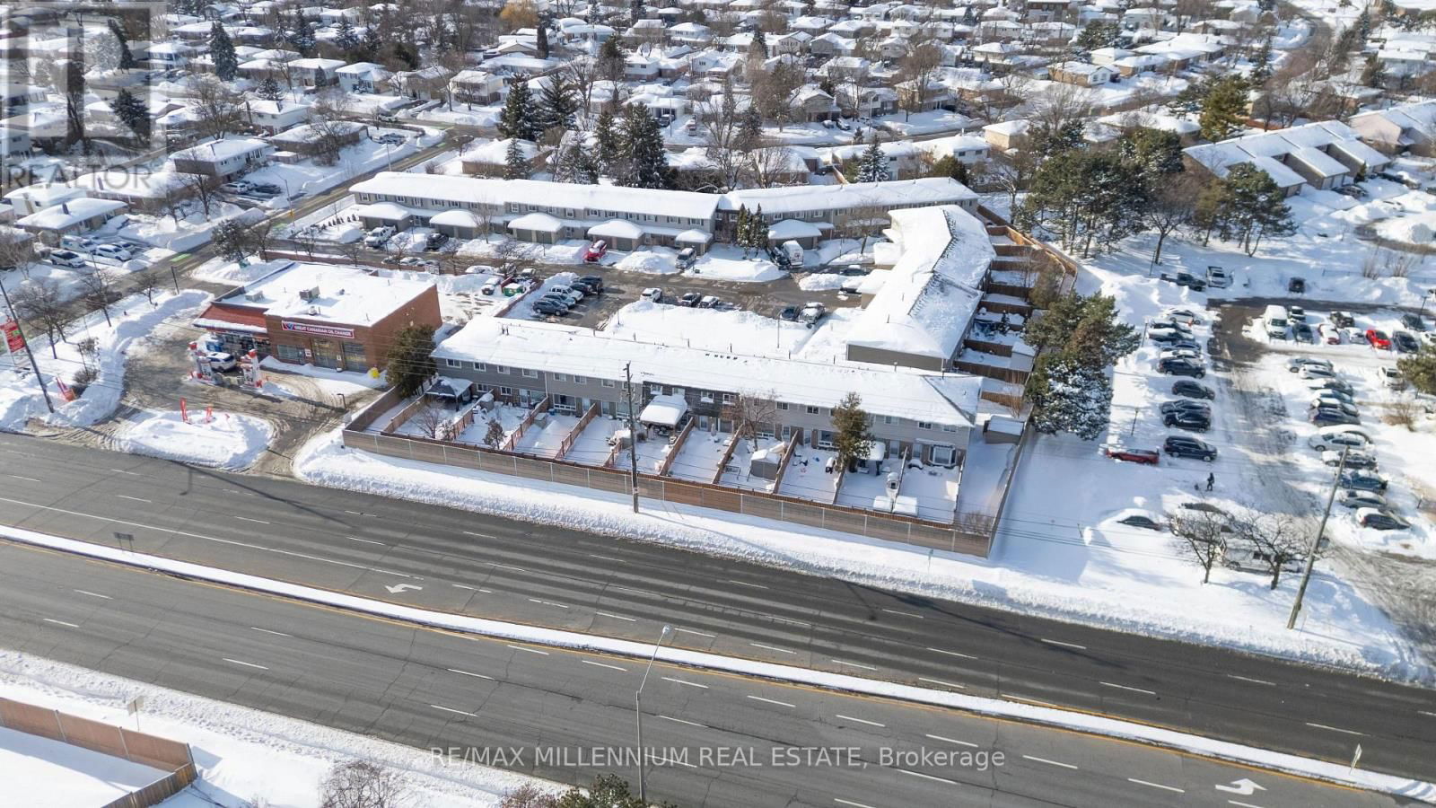 52 VILLAGE COURT Image 37