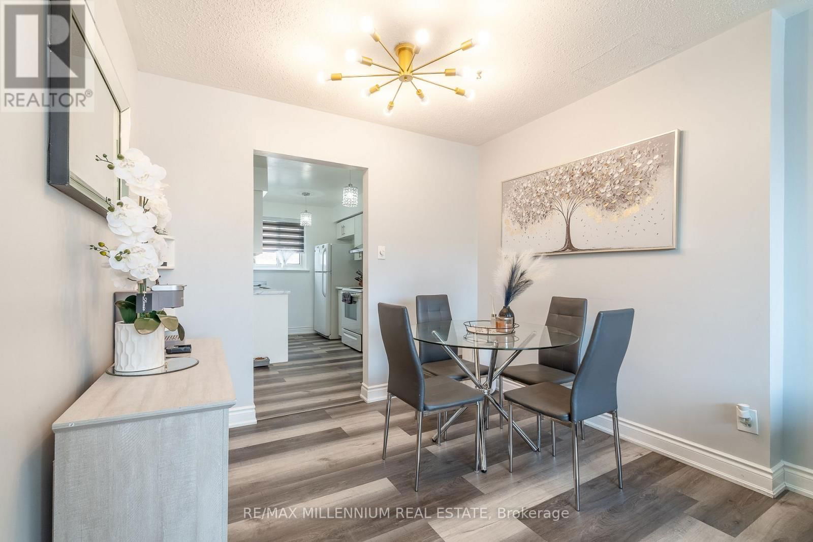52 VILLAGE COURT Image 7