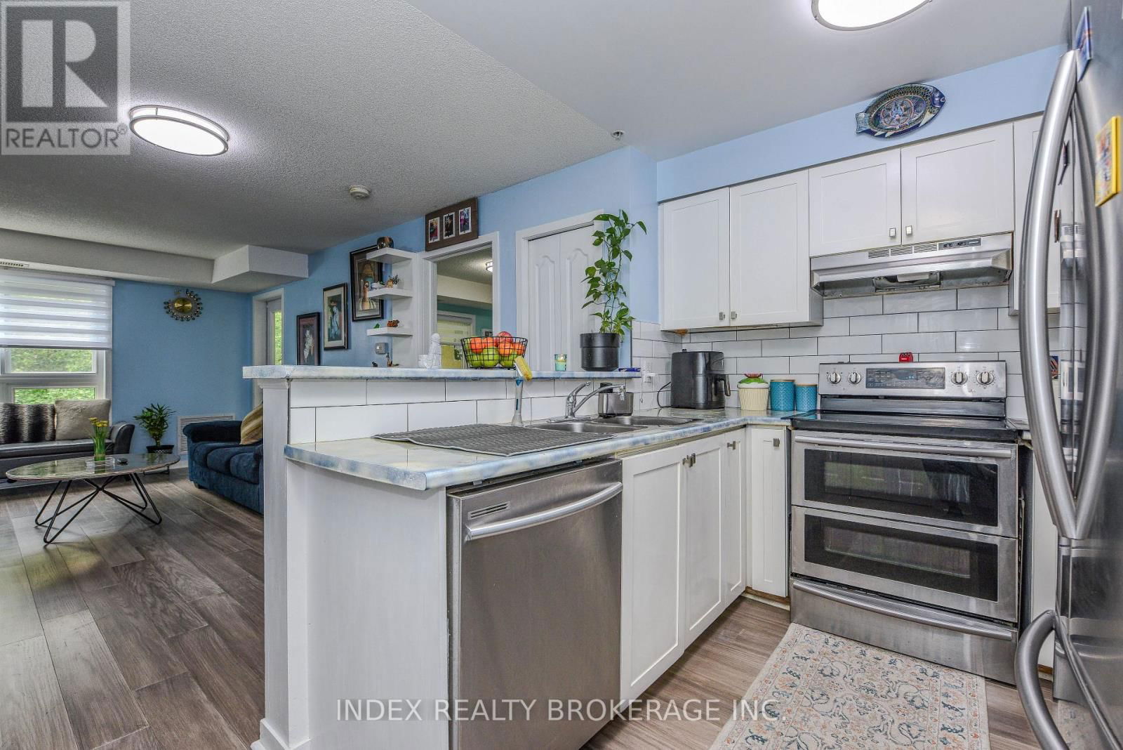1218 - 8 DAYSPRING CIRCLE Image 12