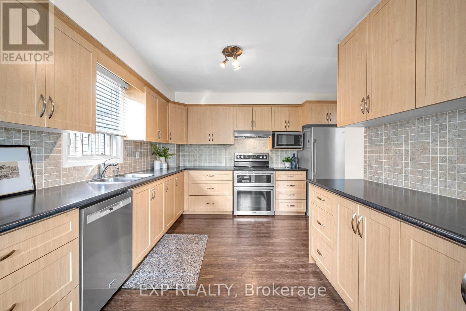 47 FLORIBUNDA CRESCENT Image 15