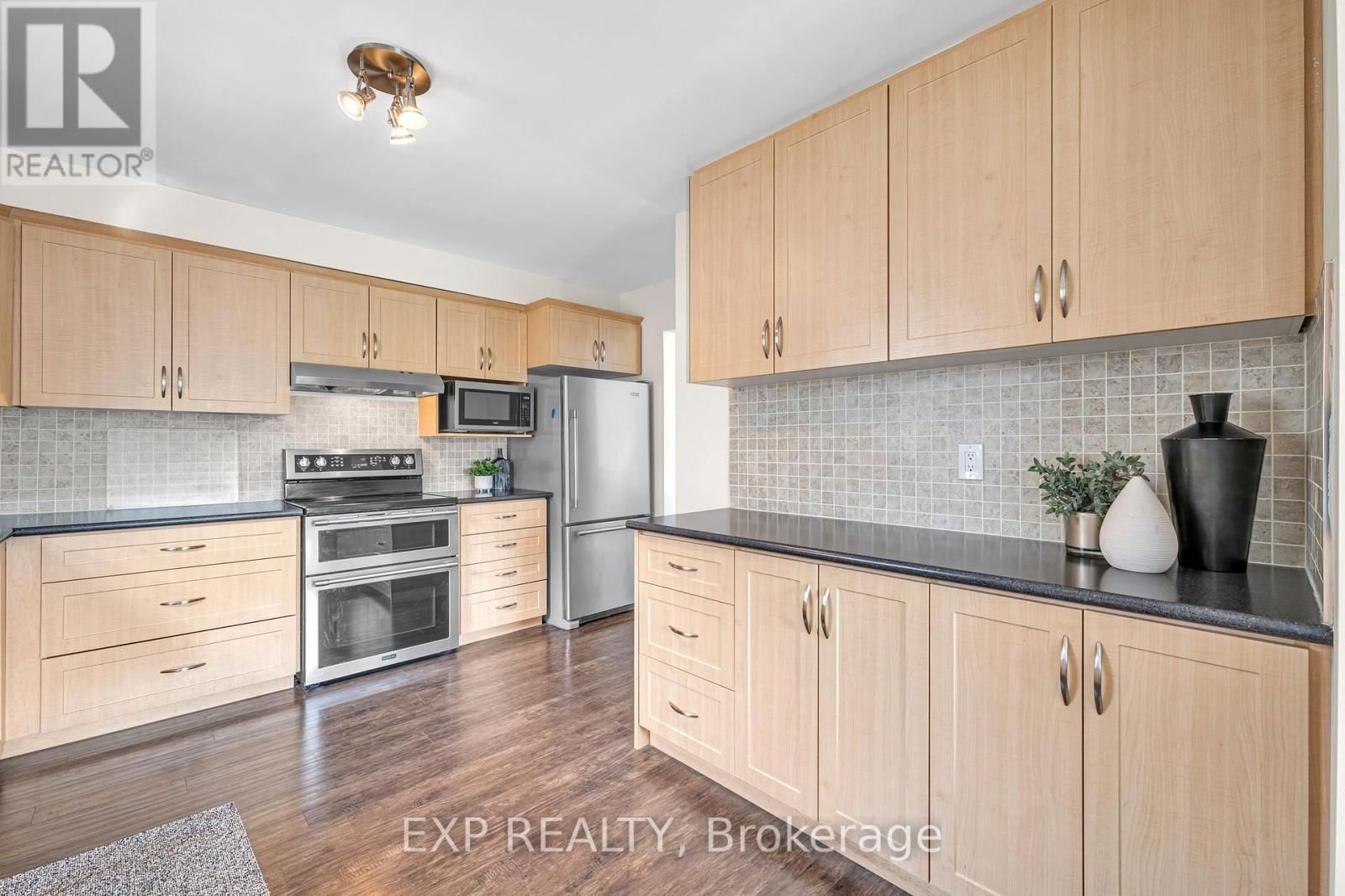 47 FLORIBUNDA CRESCENT Image 16