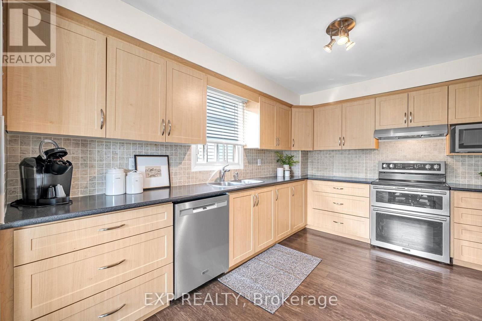 47 FLORIBUNDA CRESCENT Image 17