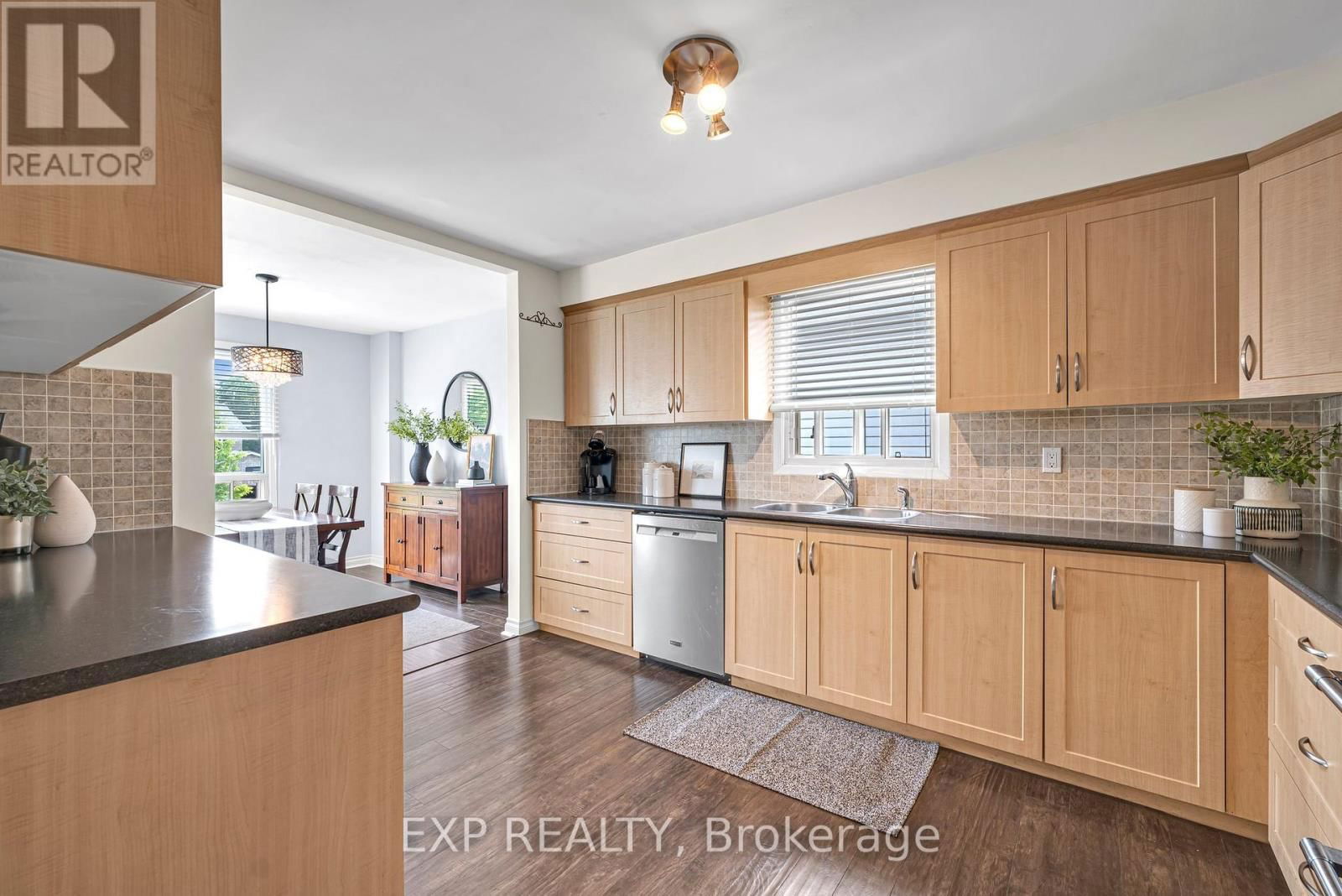 47 FLORIBUNDA CRESCENT Image 18