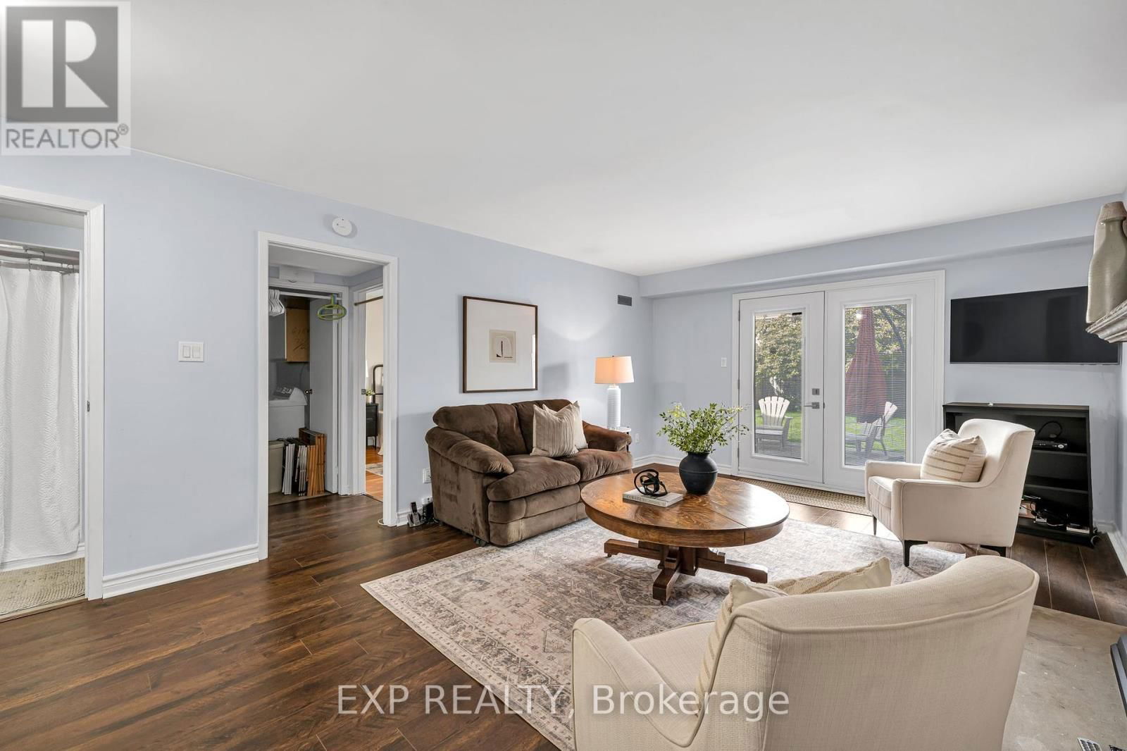 47 FLORIBUNDA CRESCENT Image 32