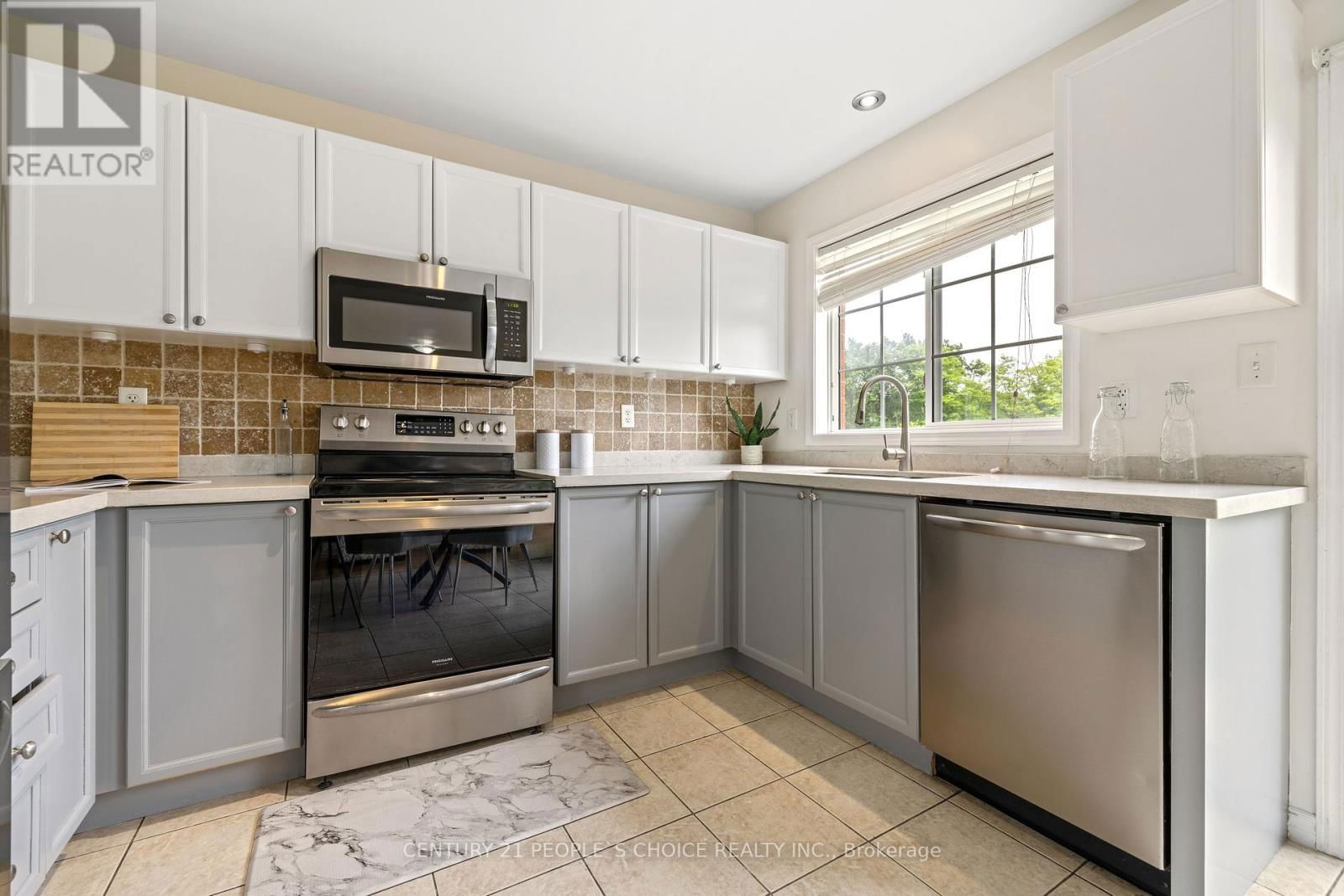 2490 VALLEYRIDGE DRIVE Image 18