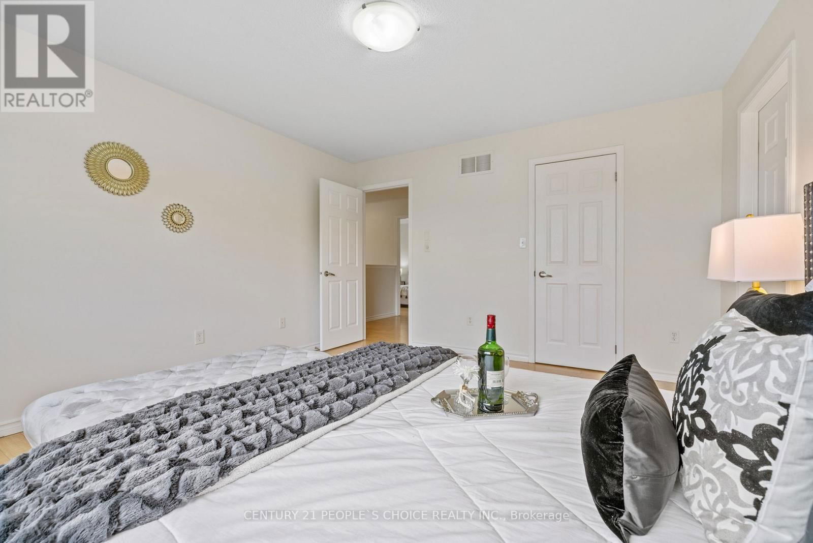 2490 VALLEYRIDGE DRIVE Image 32