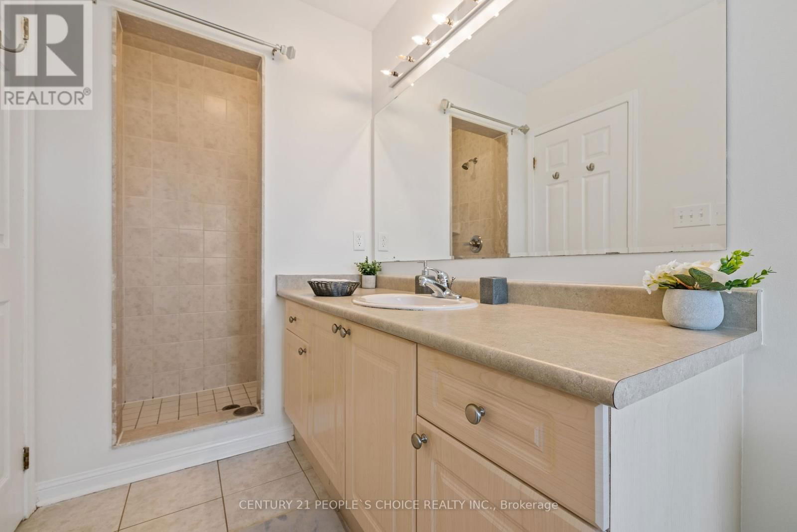 2490 VALLEYRIDGE DRIVE Image 35