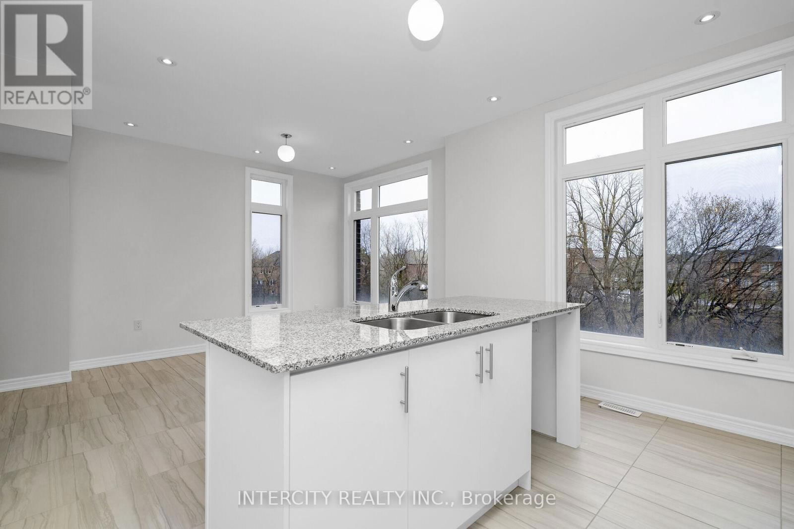 42 QUEENPOST DRIVE Image 14