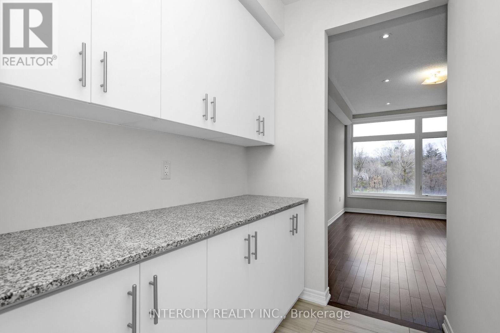42 QUEENPOST DRIVE Image 16