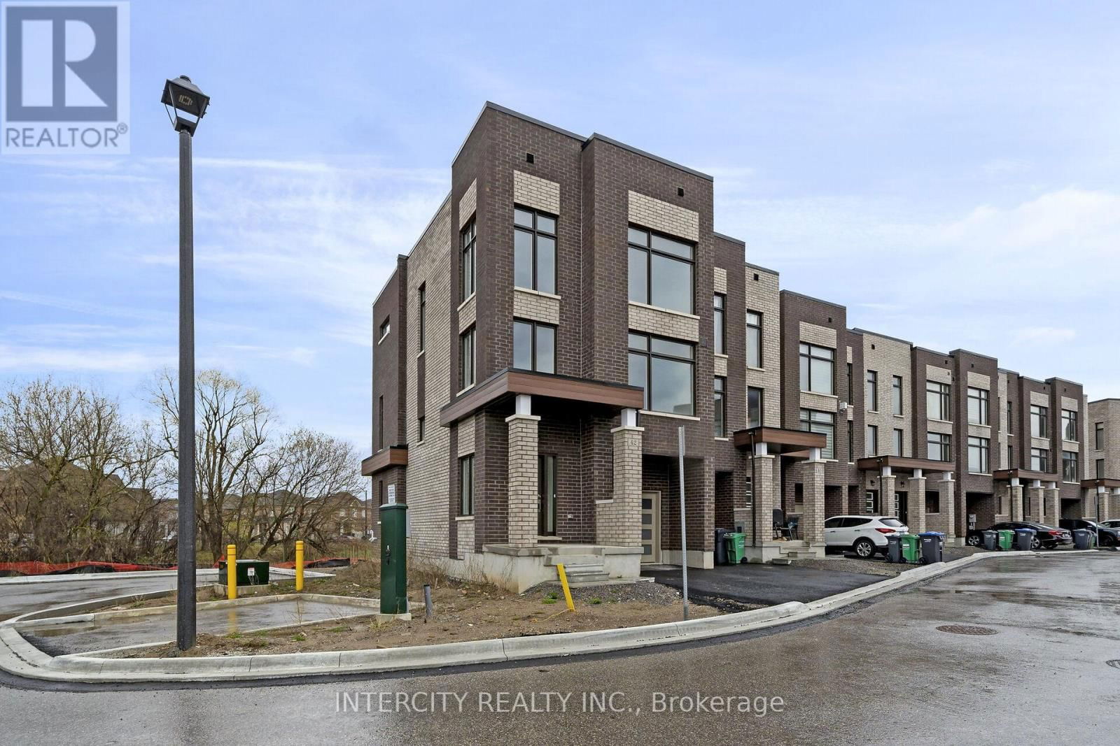 42 QUEENPOST DRIVE Image 2