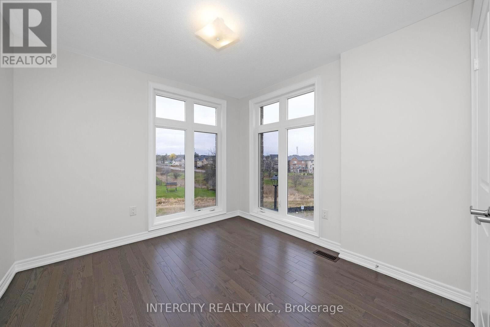 42 QUEENPOST DRIVE Image 26
