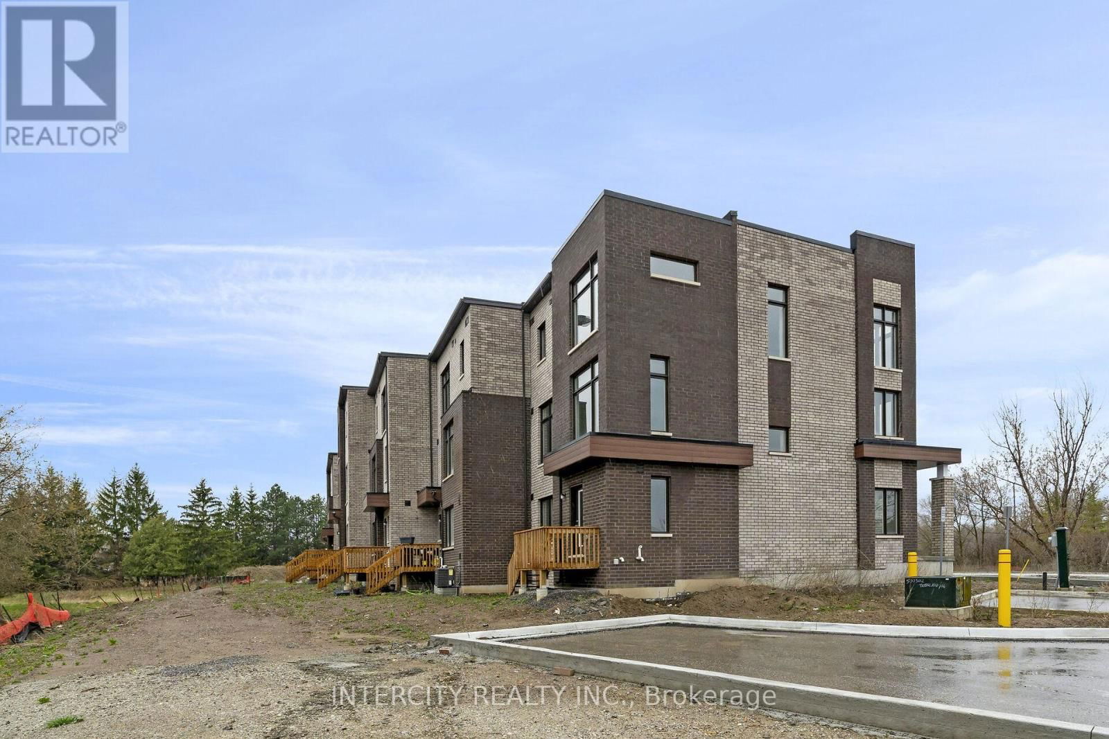 42 QUEENPOST DRIVE Image 32