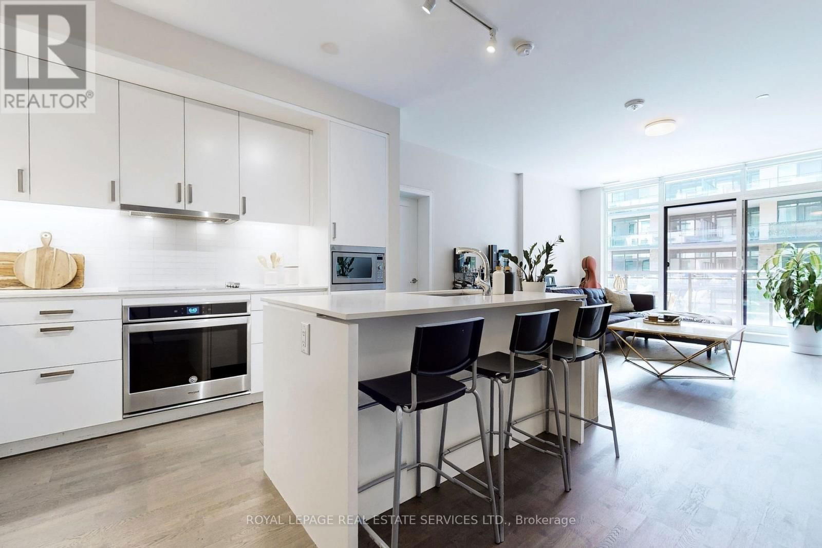 135 - 1575 LAKESHORE ROAD WEST Image 1