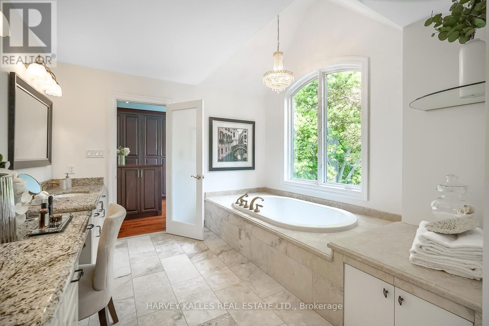 785 GLENLEVEN CRESCENT Image 31