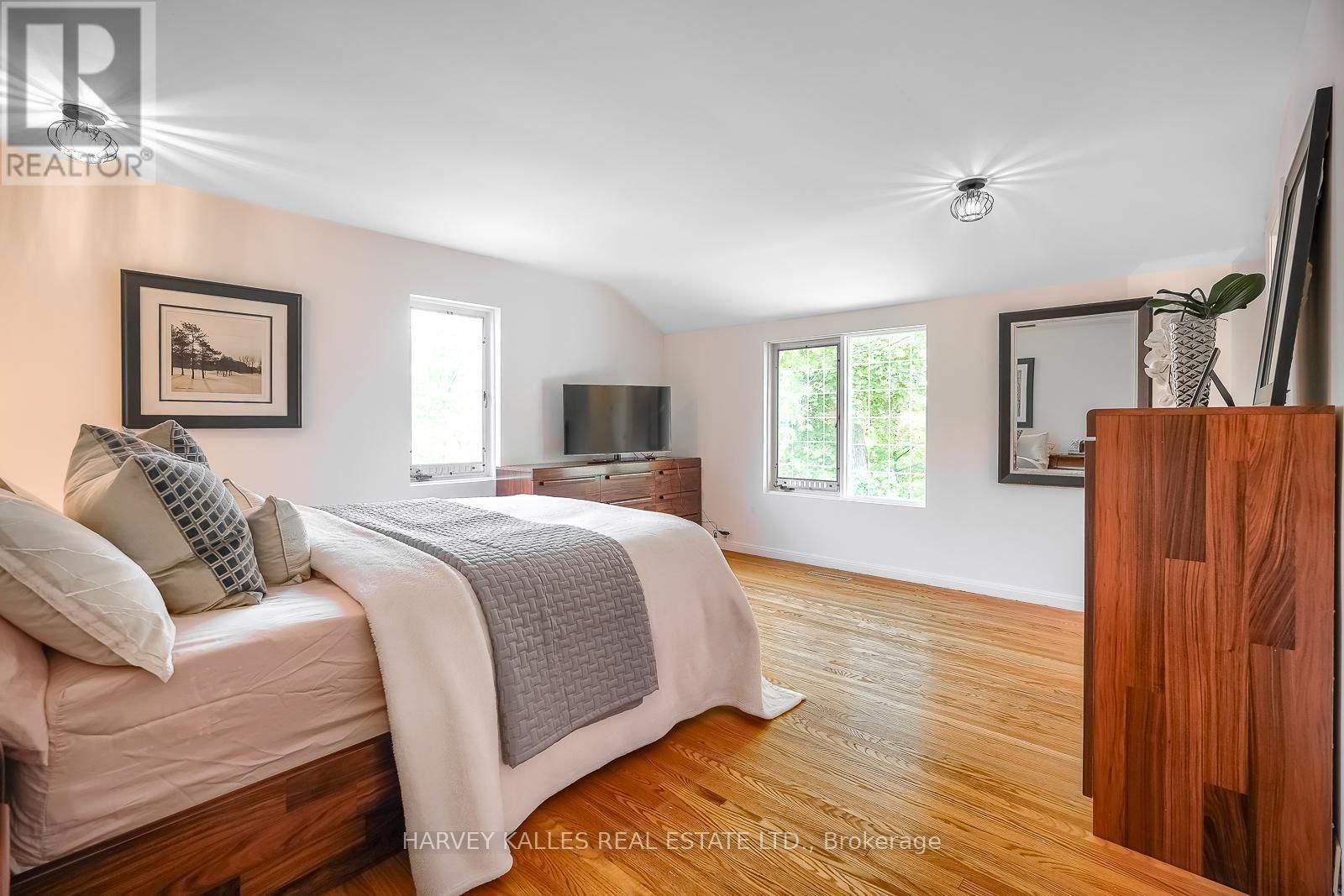 785 GLENLEVEN CRESCENT Image 32