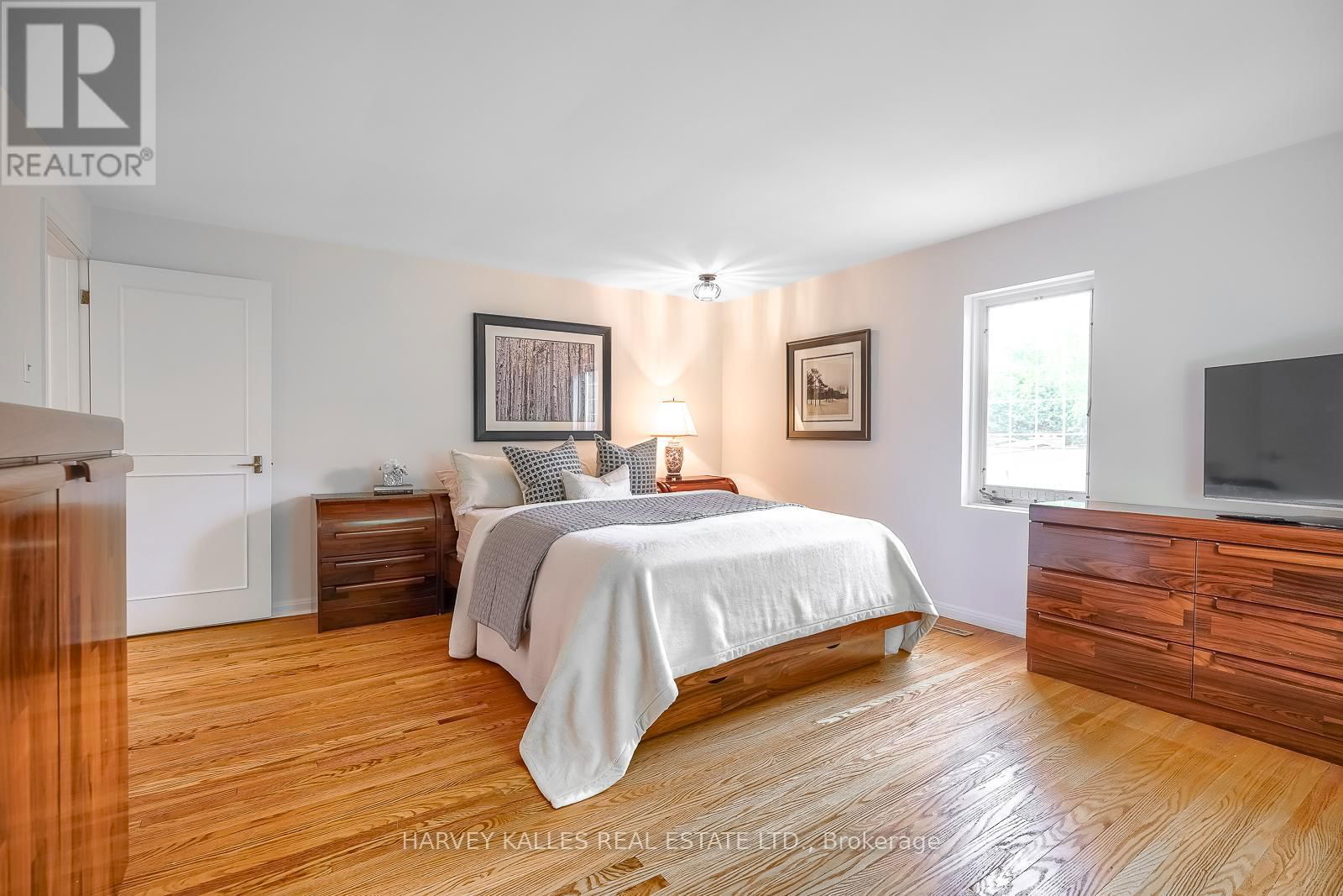 785 GLENLEVEN CRESCENT Image 33