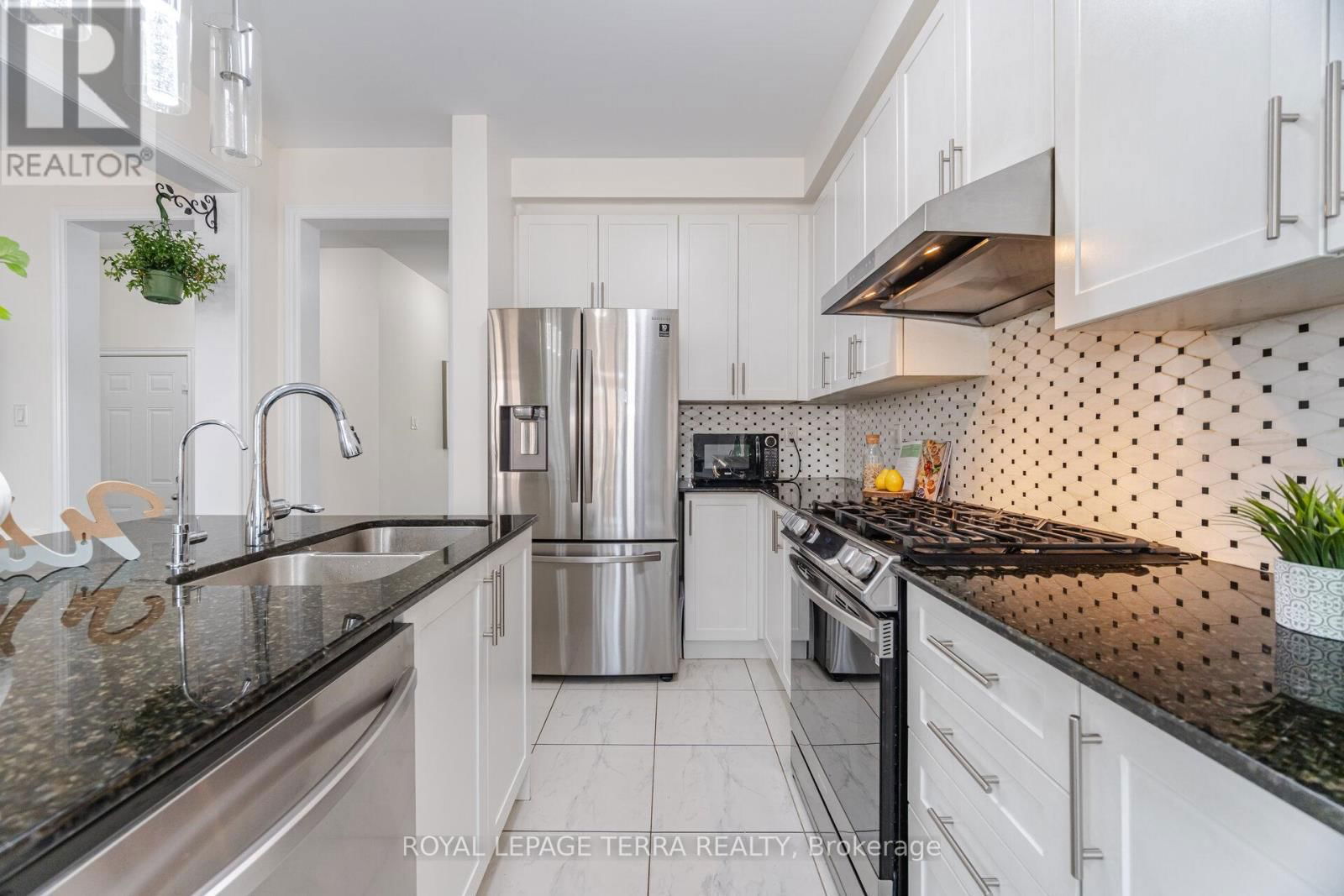 47 COBRIZA CRESCENT Image 12