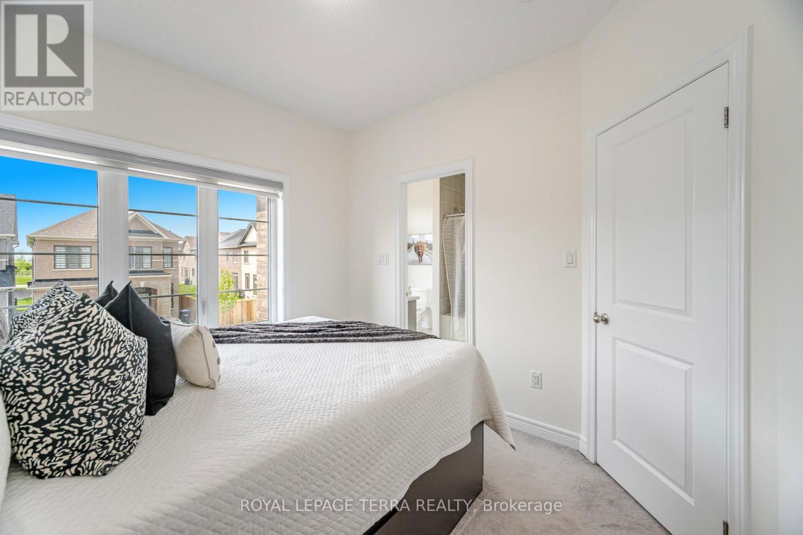 47 COBRIZA CRESCENT Image 29