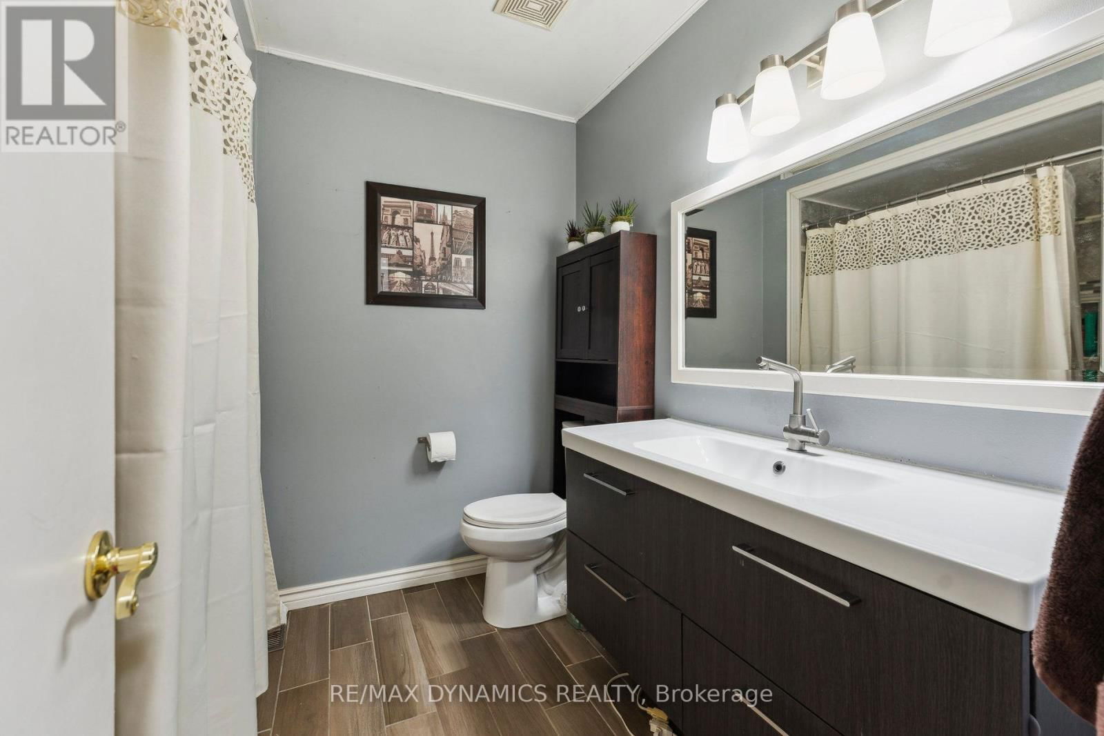 82 LYNDEN CIRCLE Image 12