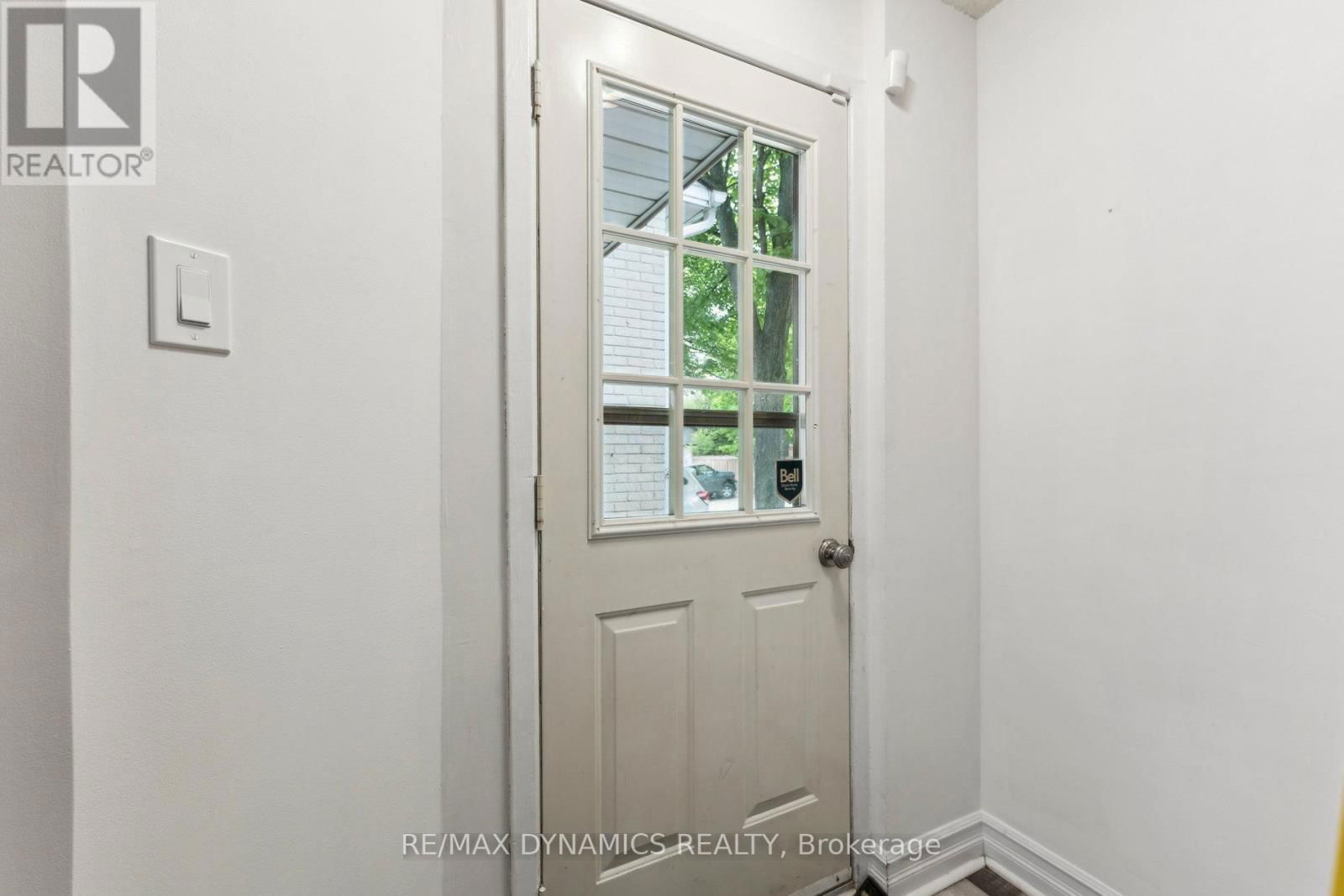 82 LYNDEN CIRCLE Image 17