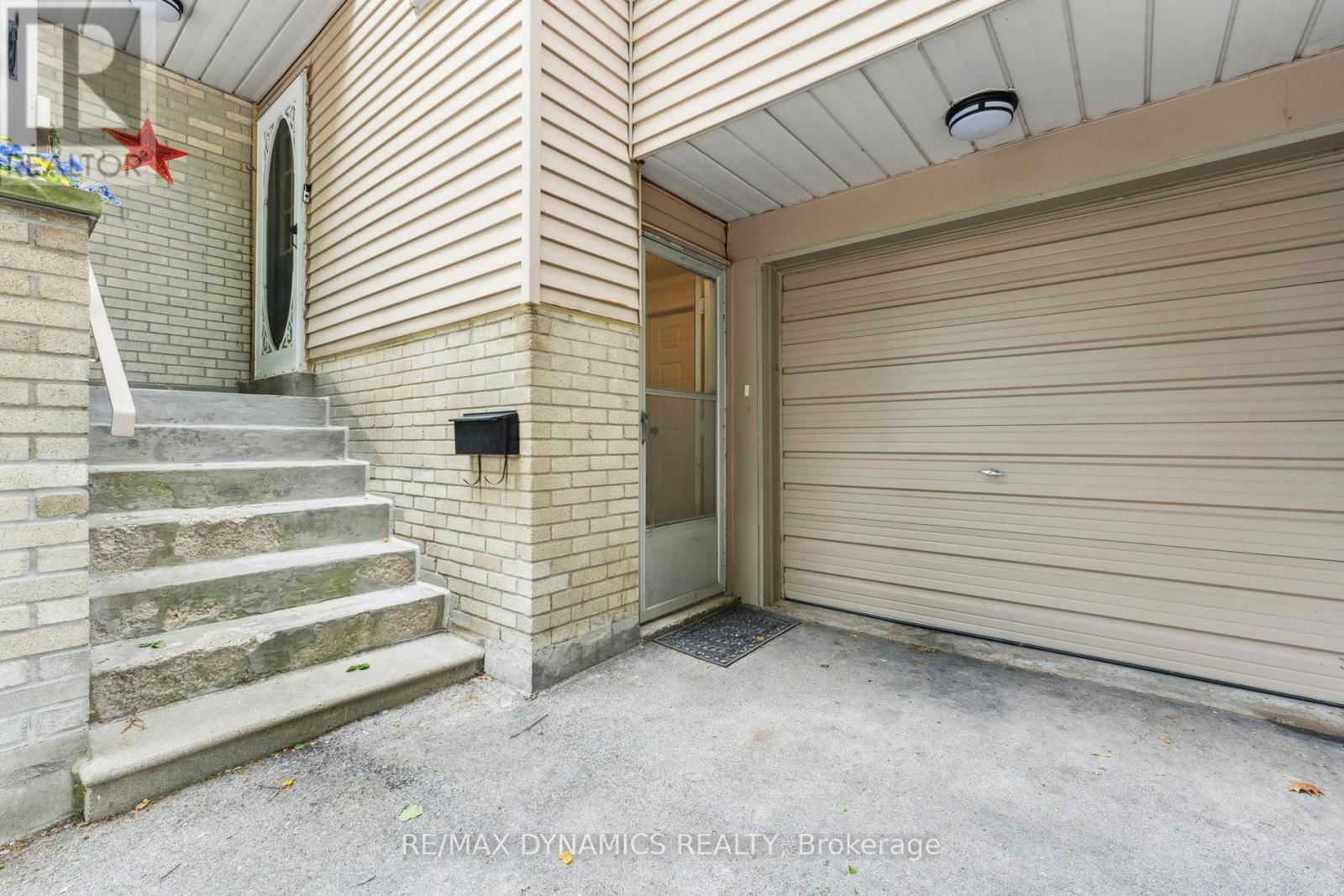 82 LYNDEN CIRCLE Image 18