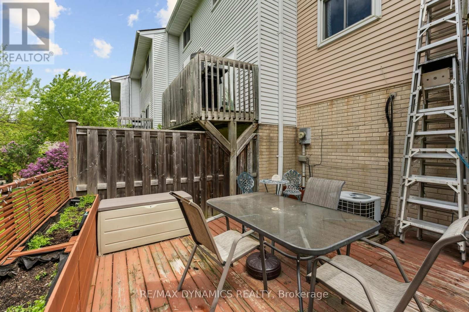 82 LYNDEN CIRCLE Image 19
