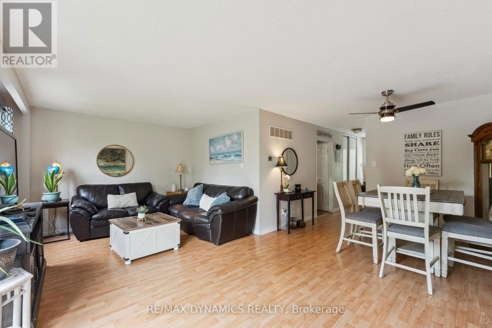 82 LYNDEN CIRCLE Image 3