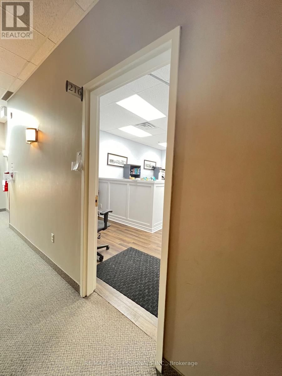 216 - 330 BRONTE STREET SOUTH Image 8