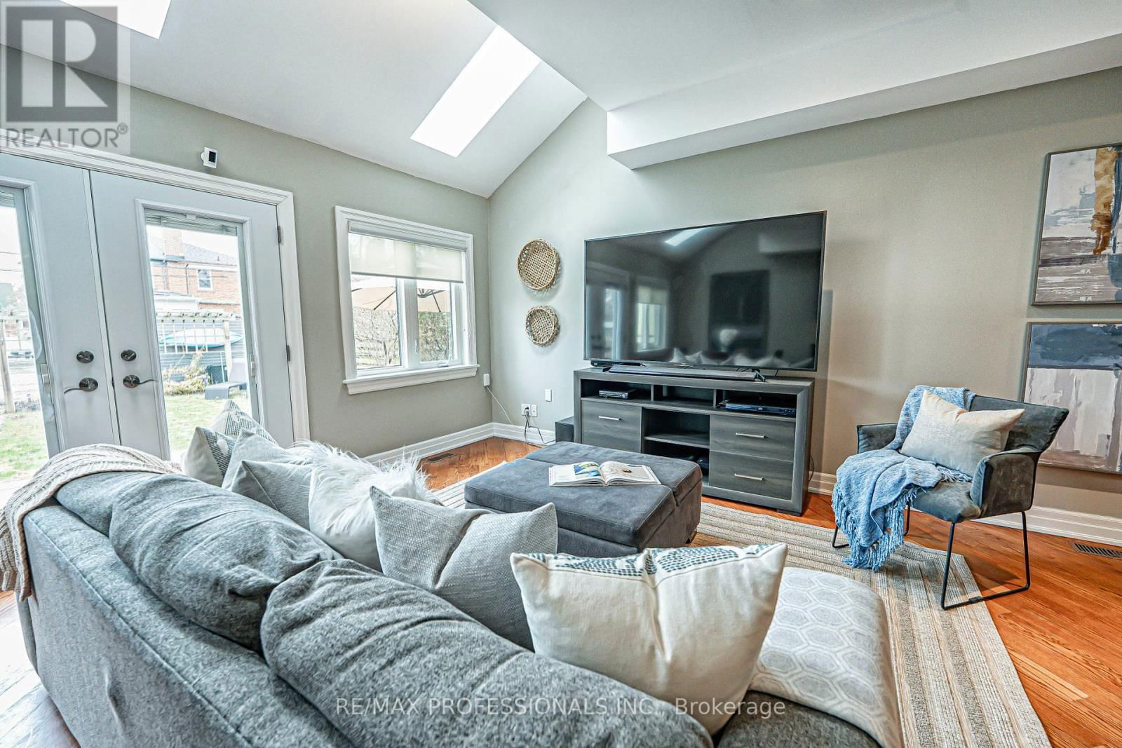 116 LAKE SHORE DRIVE Image 16