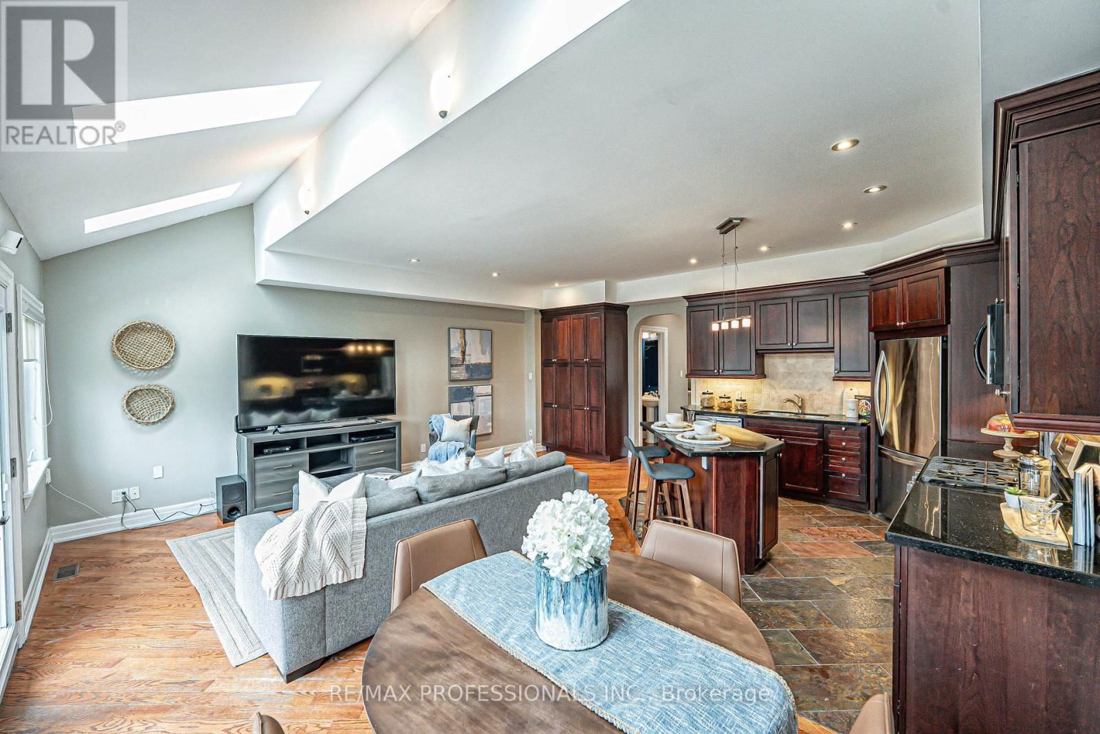 116 LAKE SHORE DRIVE Image 20