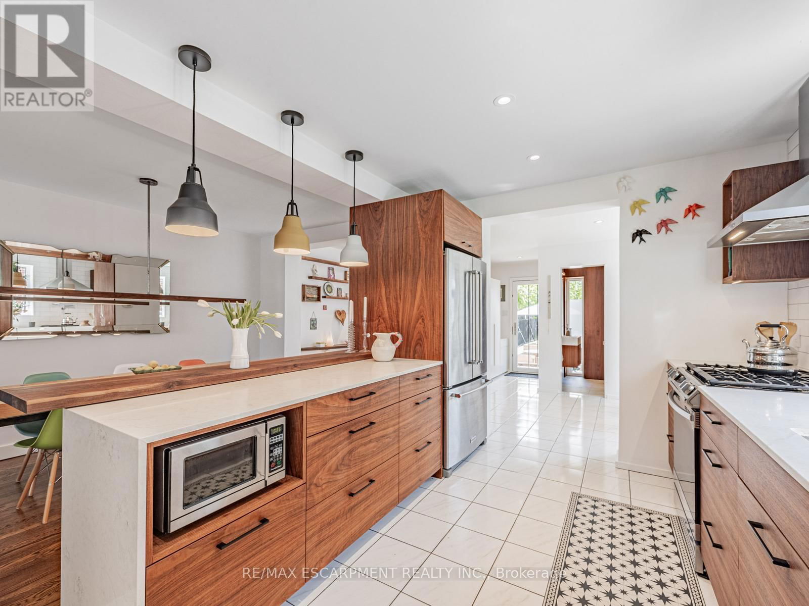 35 WOODENHILL COURT Image 13