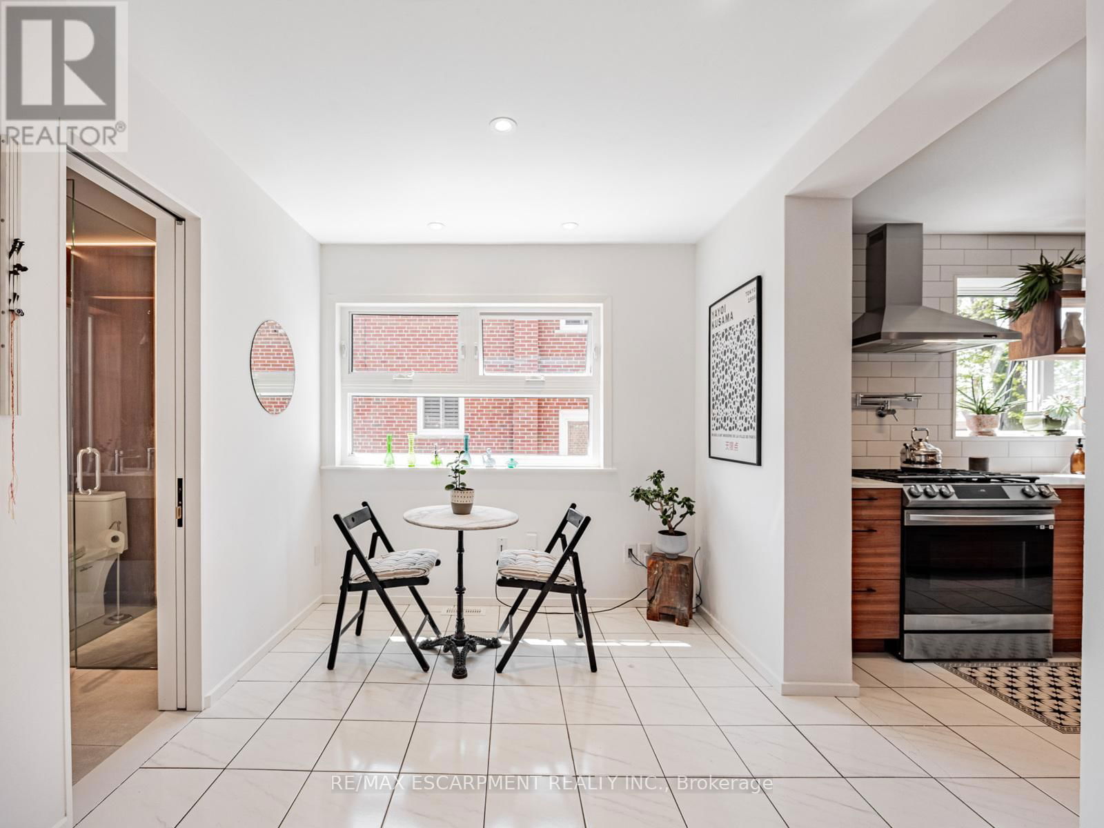 35 WOODENHILL COURT Image 15