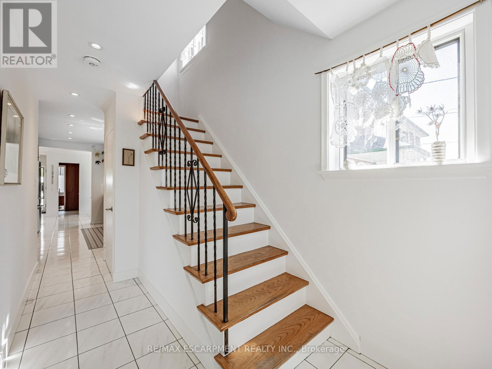 35 WOODENHILL COURT Image 18
