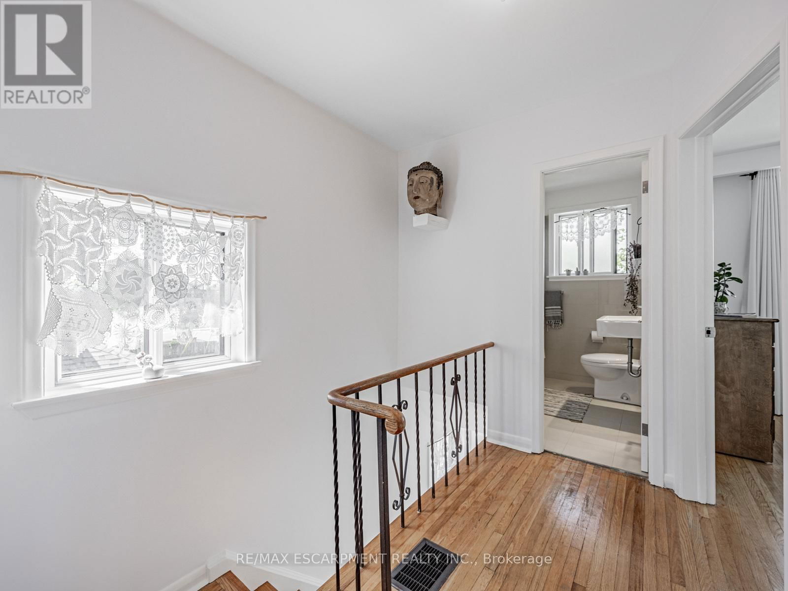 35 WOODENHILL COURT Image 25