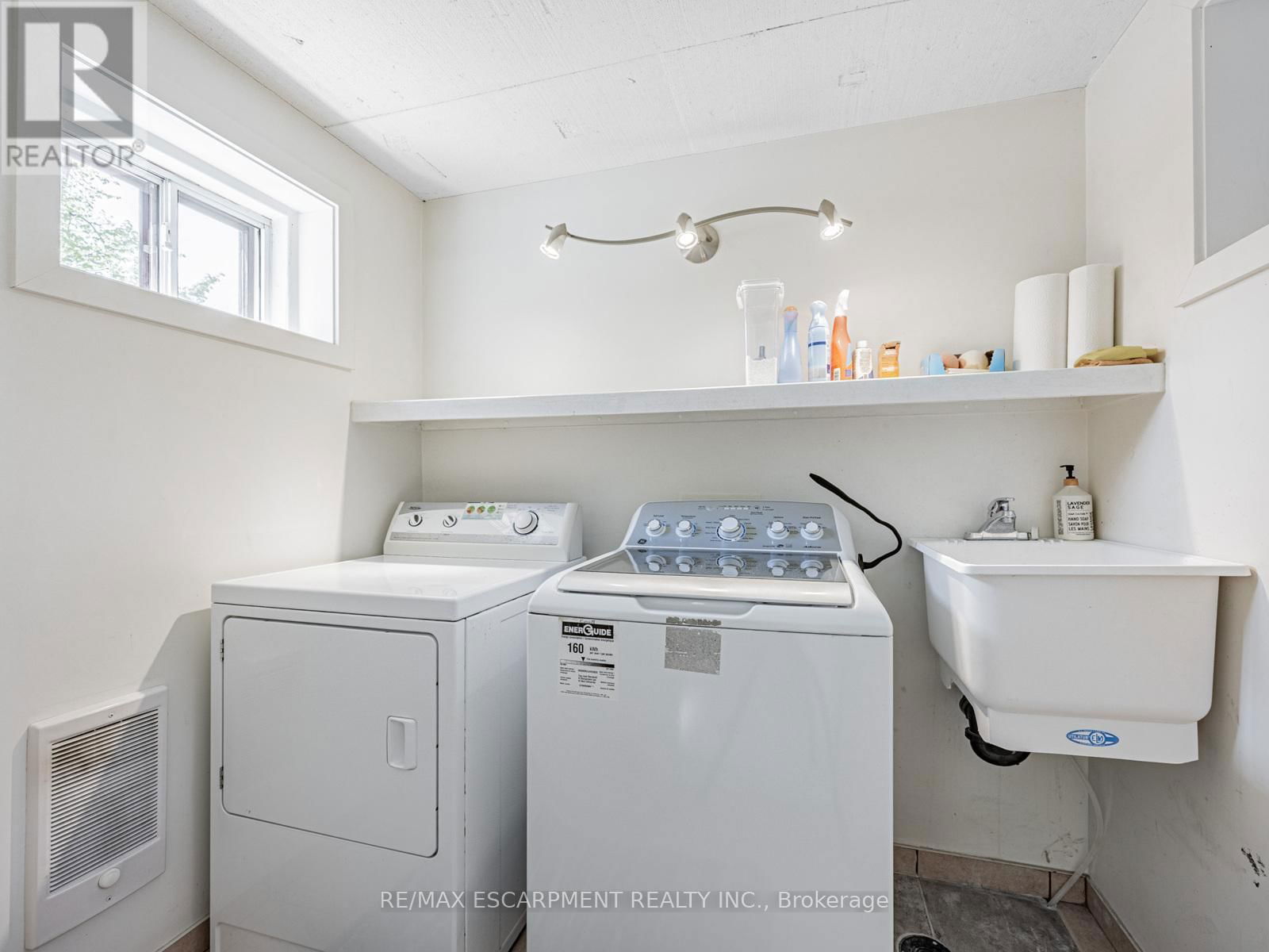 35 WOODENHILL COURT Image 26