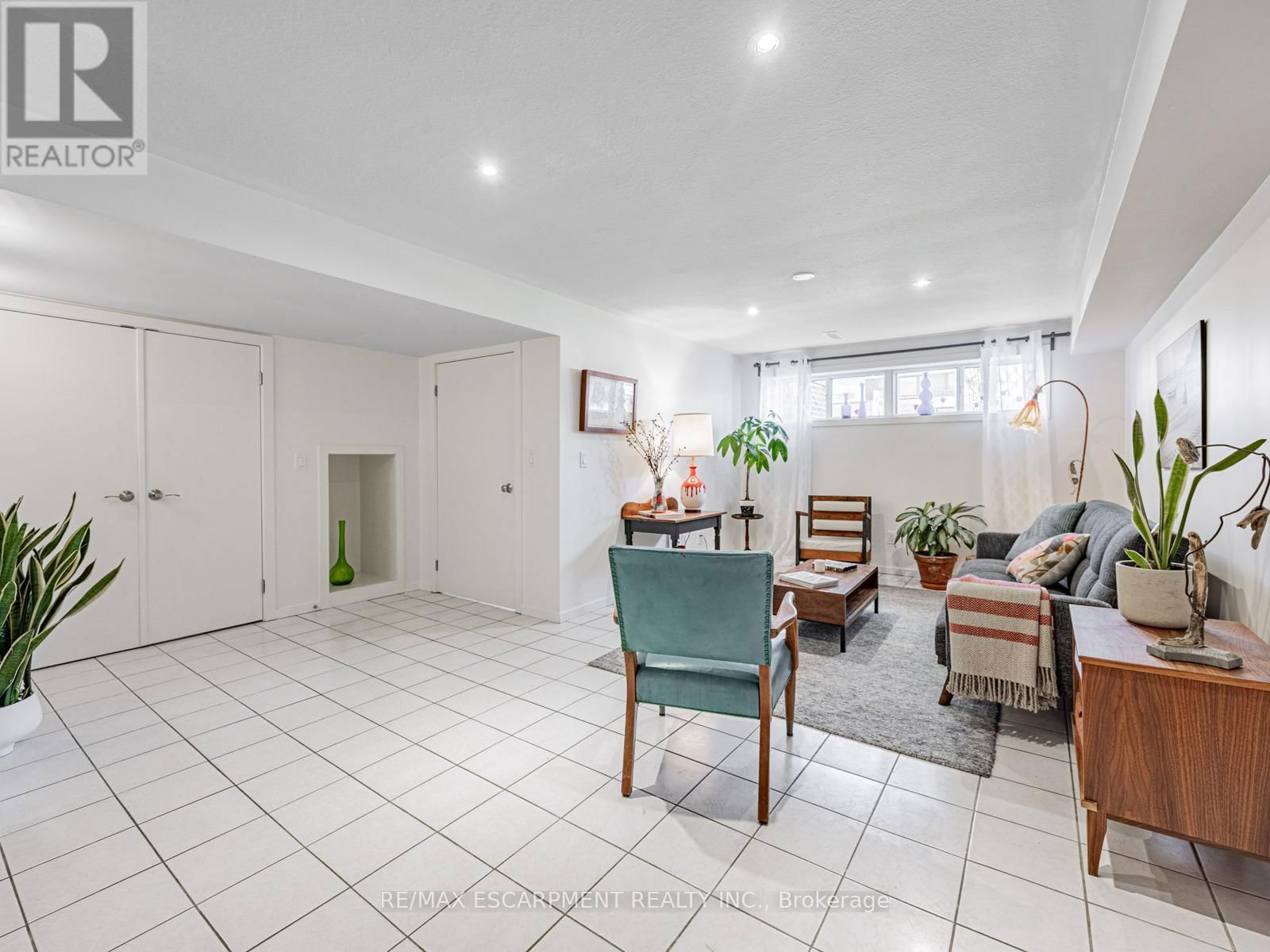 35 WOODENHILL COURT Image 28