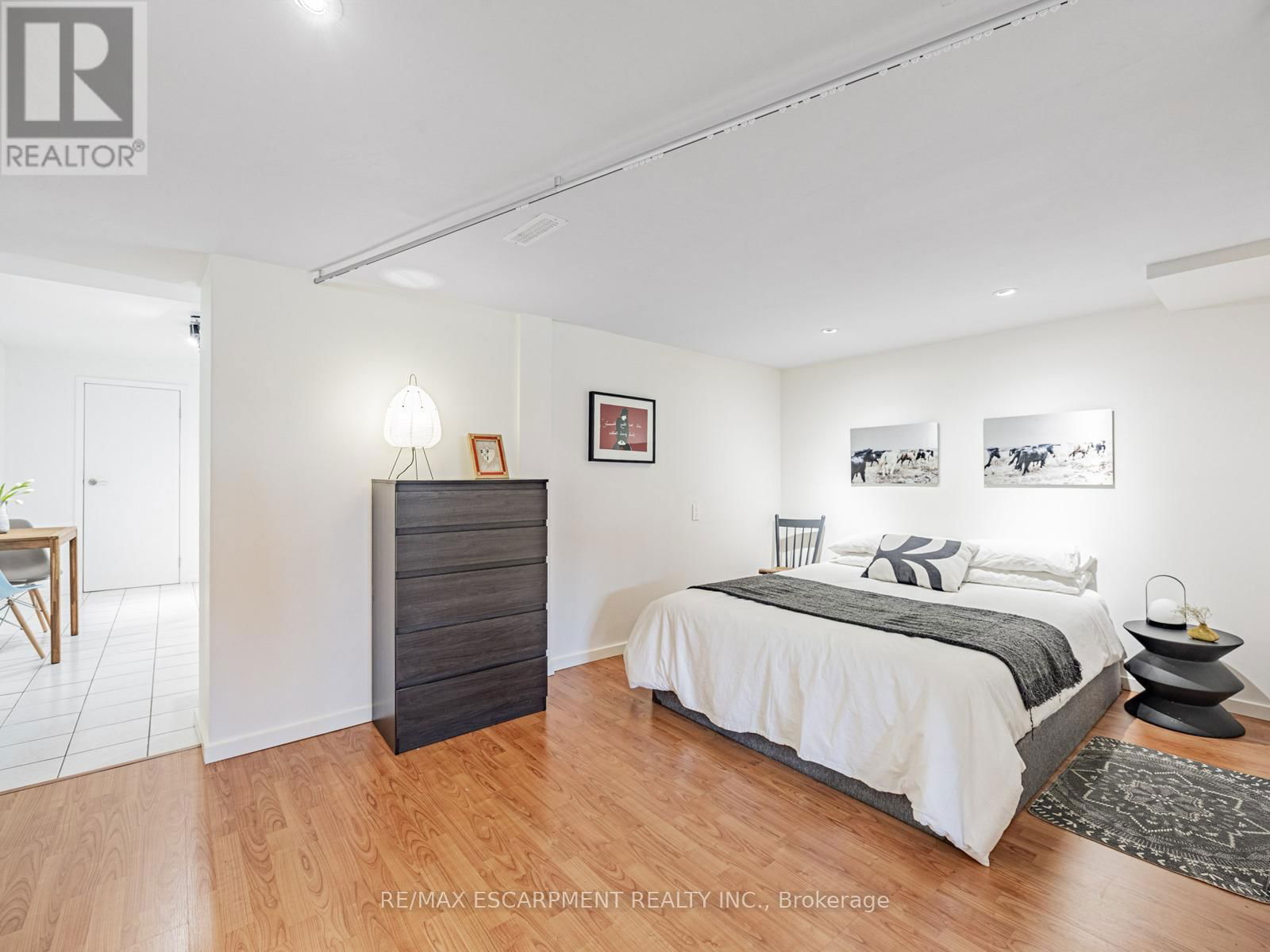35 WOODENHILL COURT Image 29